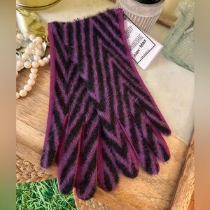 Chevron Patterned Gloves - Black and Purple